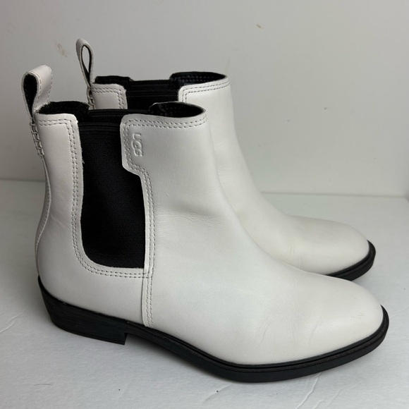 Ugg Women's Emmeth White Leather Almond Toe Pull On Chelsea Boot Size 7.5 - Picture 1 of 8